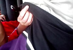 Dos jóvenes amigos de la esposa en cada agujero. videos de sexo en grupo