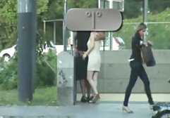 La policía rusa viola a una chica de pueblo en videos gratis de sexo en grupo una estación de policía.